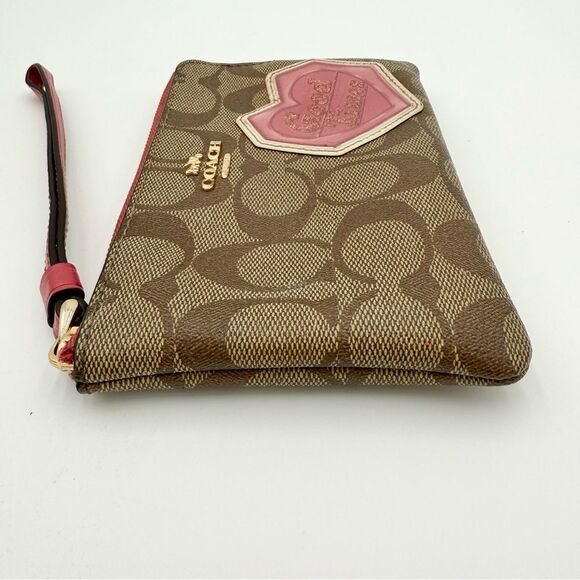 Coach Corner Zip Wristlet in Signature Canvas with Disco Patches - in EUC - Picture 3 of 7
